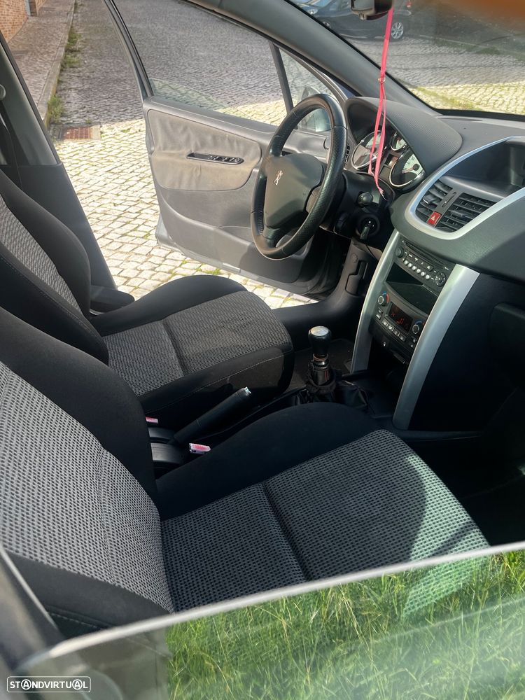 Peugeot 207 SW 1.4 Premium - 19