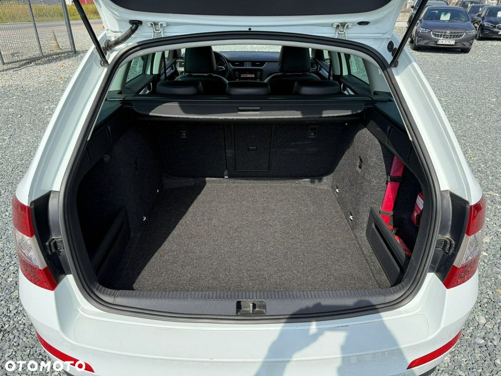 Skoda Octavia Combi 2.0 TDI DSG Style - 28