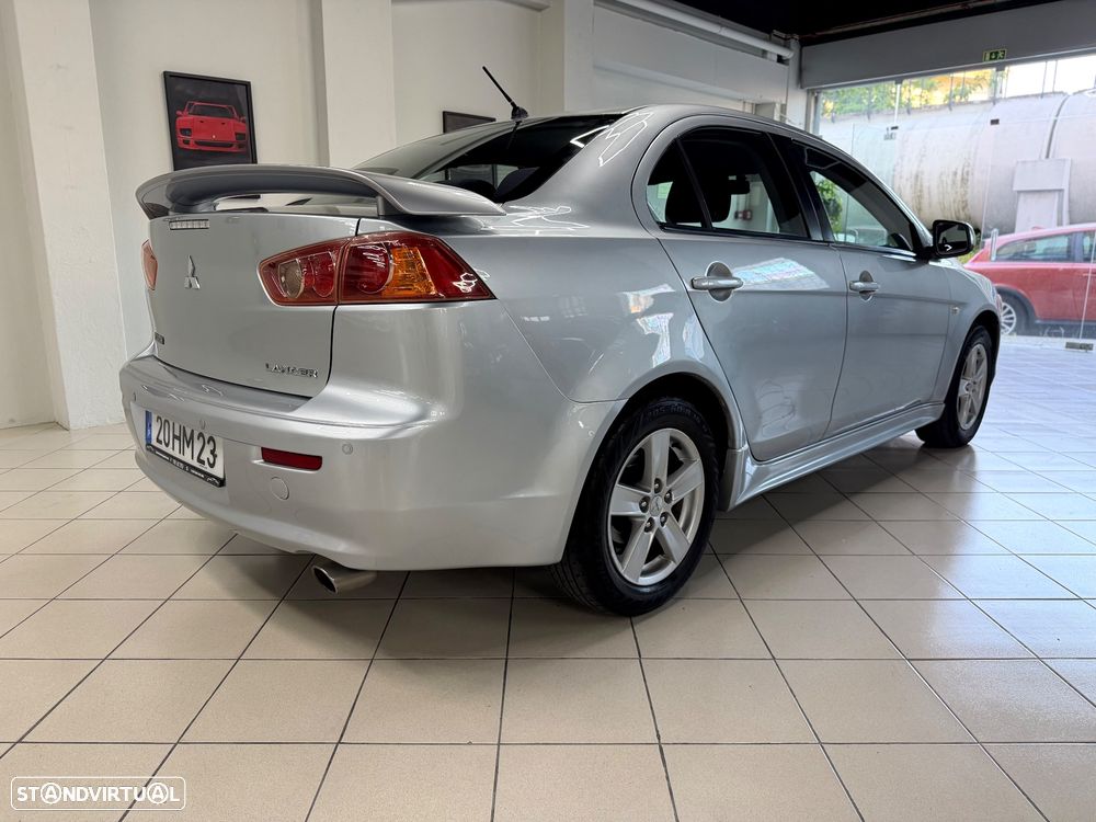 Mitsubishi Lancer 1.5 Invite - 4