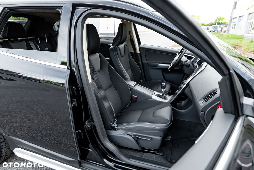 Volvo XC 60 D5 AWD Momentum - 21