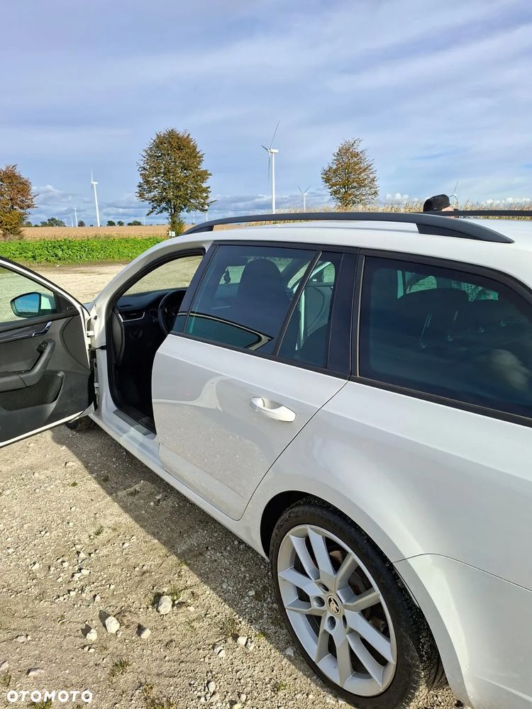 Skoda Octavia Combi 2.0 TDI DSG RS - 7