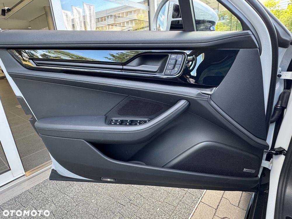 Porsche Panamera 4 E-Hybrid PHEV - 27