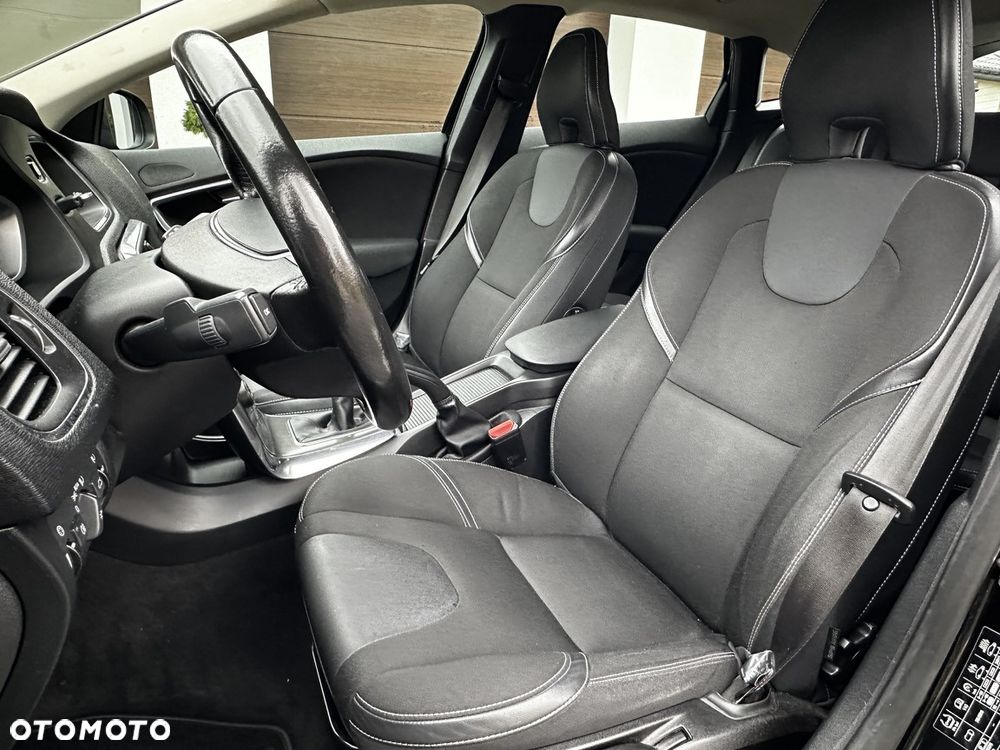 Volvo V40 D2 Drive-E Momentum - 29