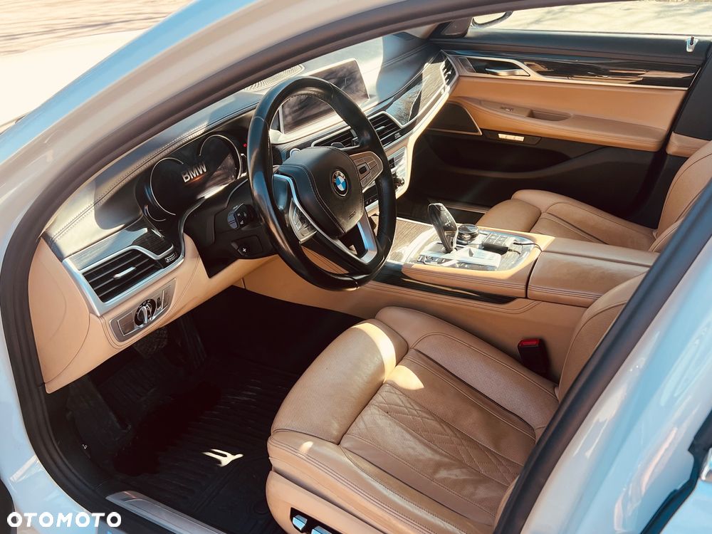 BMW Seria 7 740Li - 5