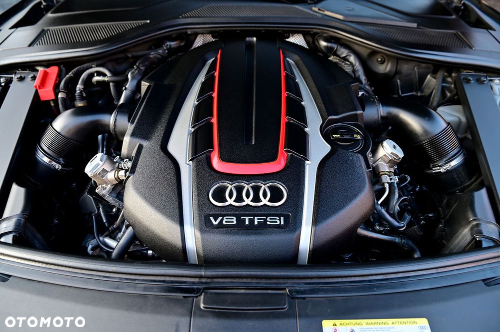 Audi S8 - 8