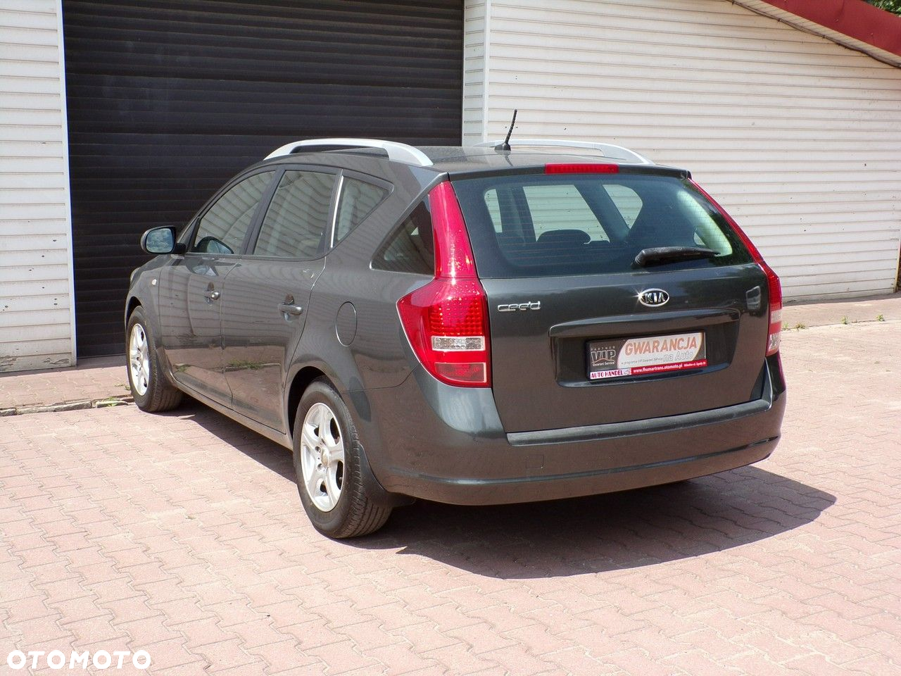 Kia Ceed - 13