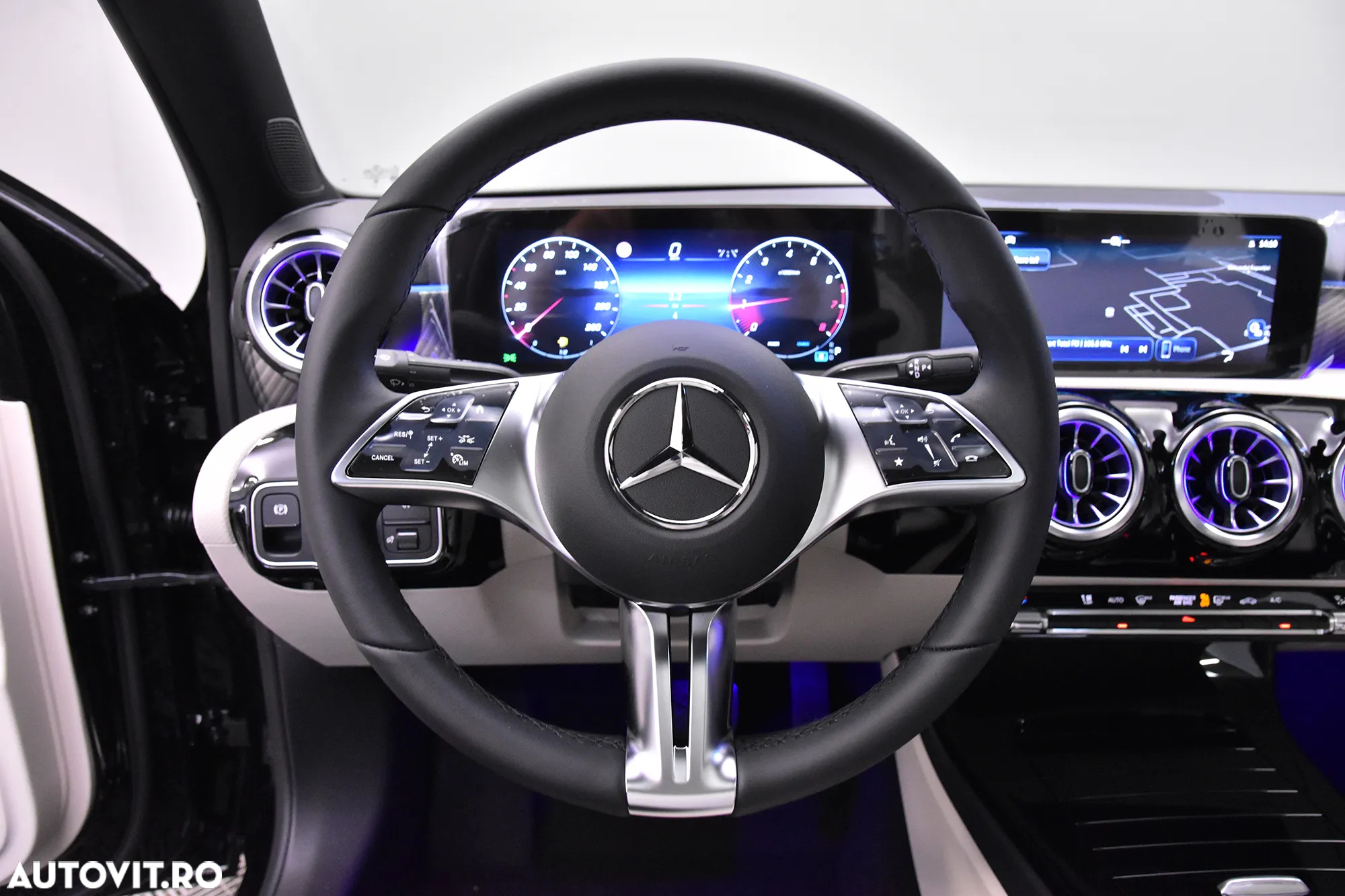 Mercedes-Benz A 200 MHEV 7G-DCT Sedan - 10