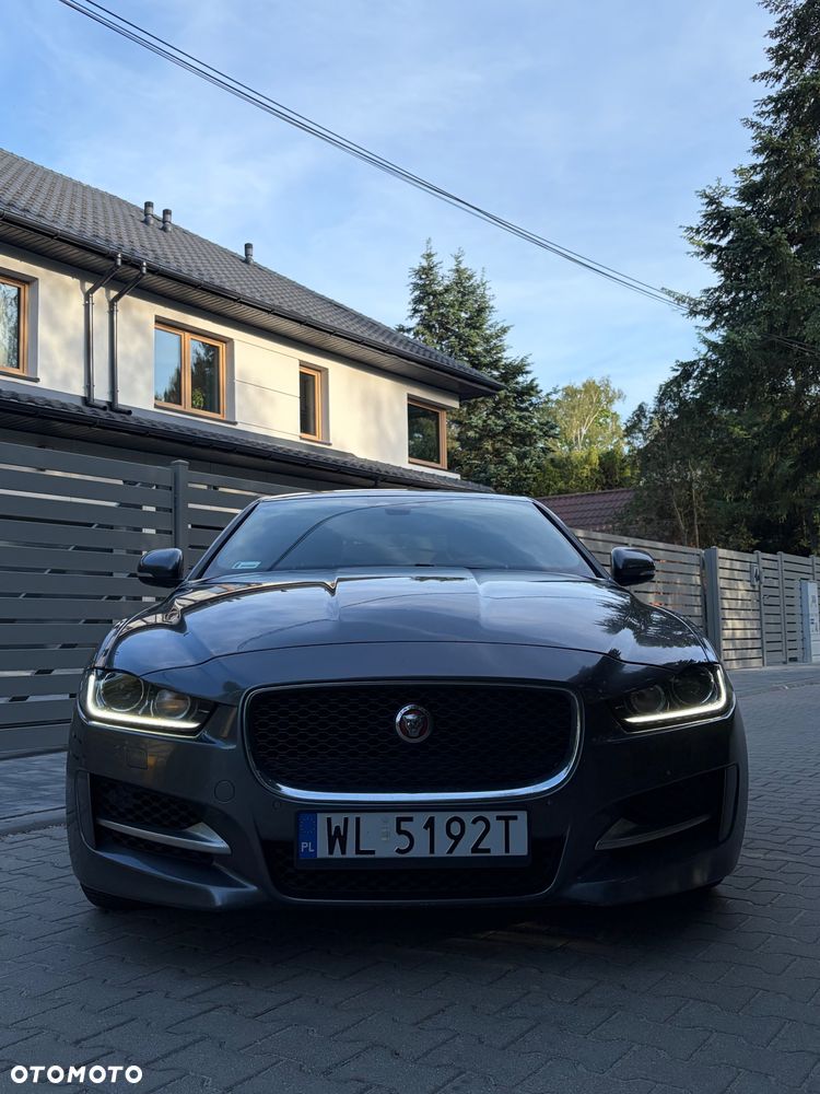 Jaguar XE 2.0 T R-Sport - 12