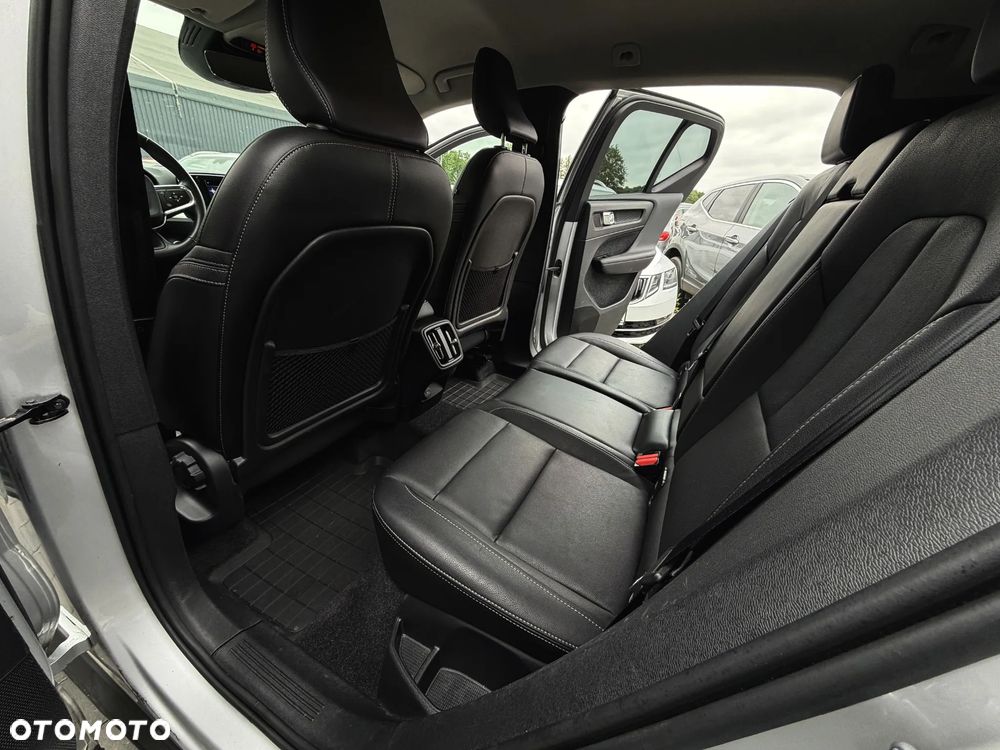 Volvo XC 40 D4 SCR AWD Momentum - 22
