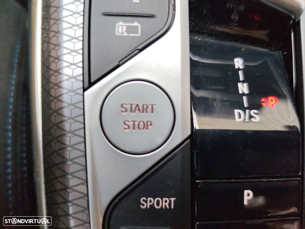 BMW 330 e Pack Desportivo M Pro Auto - 24