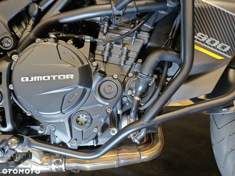 QJMOTOR SRT900SX - 7