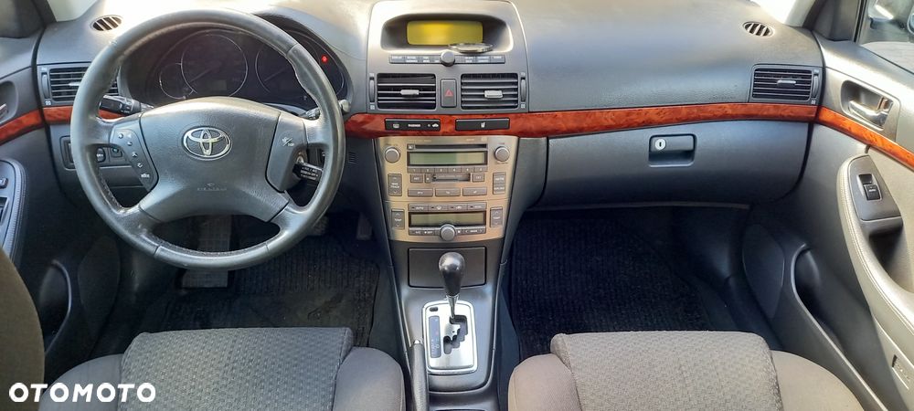 Toyota Avensis - 10