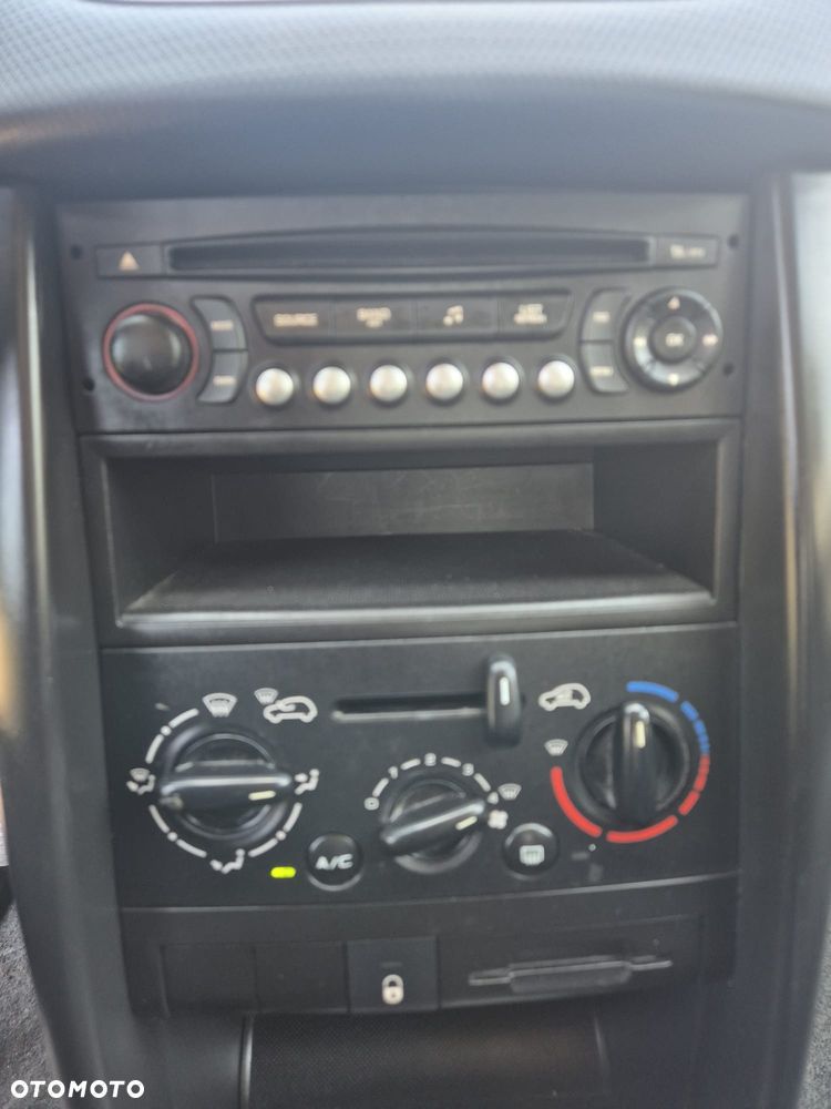 Peugeot 207 75 Urban Move - 33