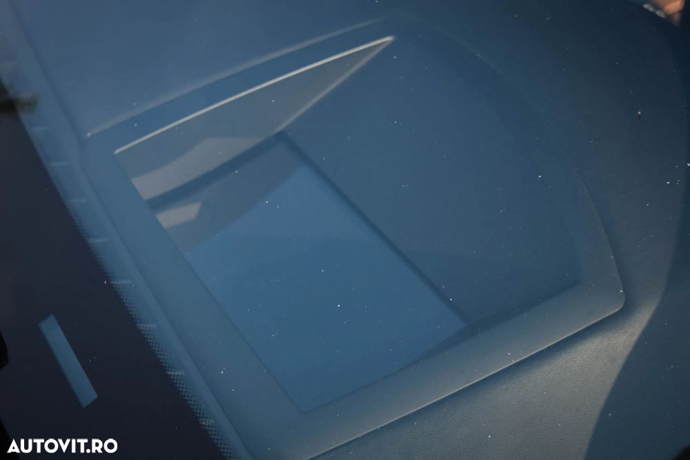BMW Seria 7 750i Aut. - 33