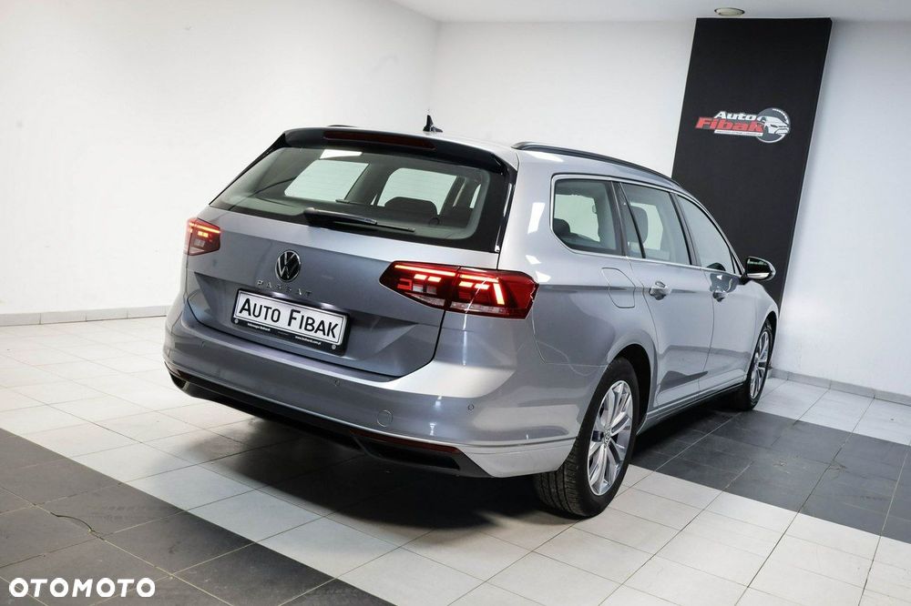 Volkswagen Passat - 11