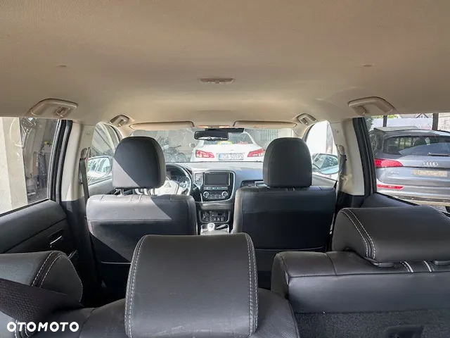 Mitsubishi Outlander 2.0 4WD Plug-In Hybrid - 23