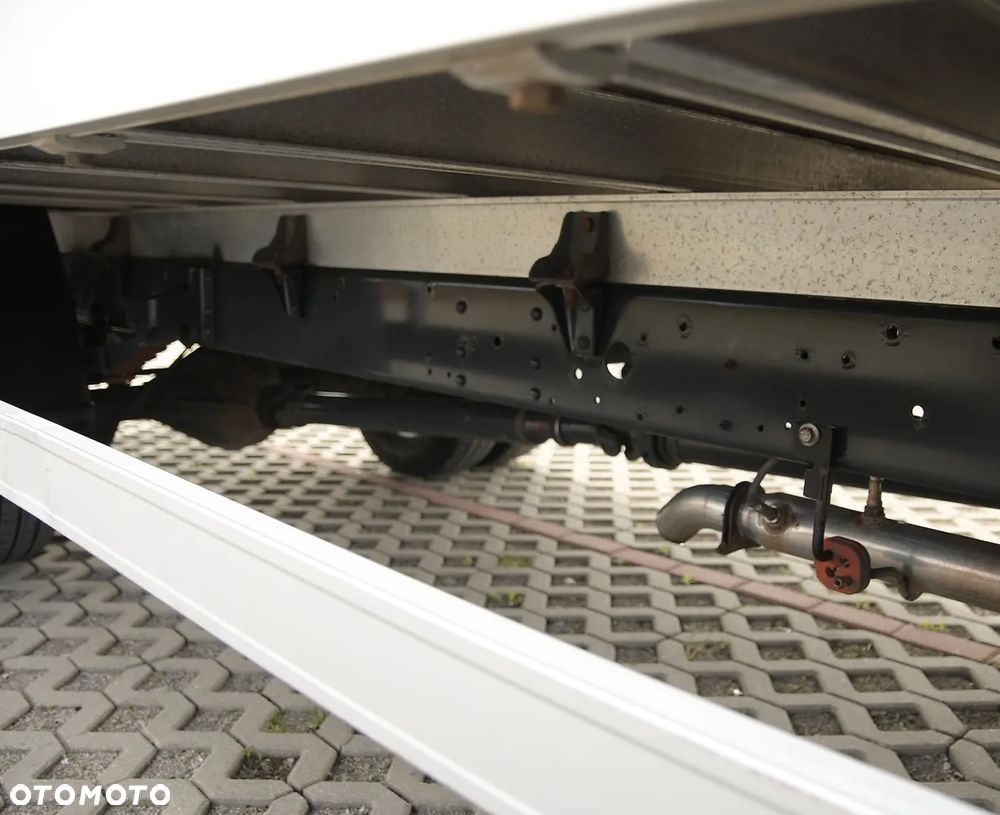 Iveco 72C18  3,0 180KM  Zanotti Z380  230 V 6,1m 12 palet dł -20+20 ładowność 3460kg - 12