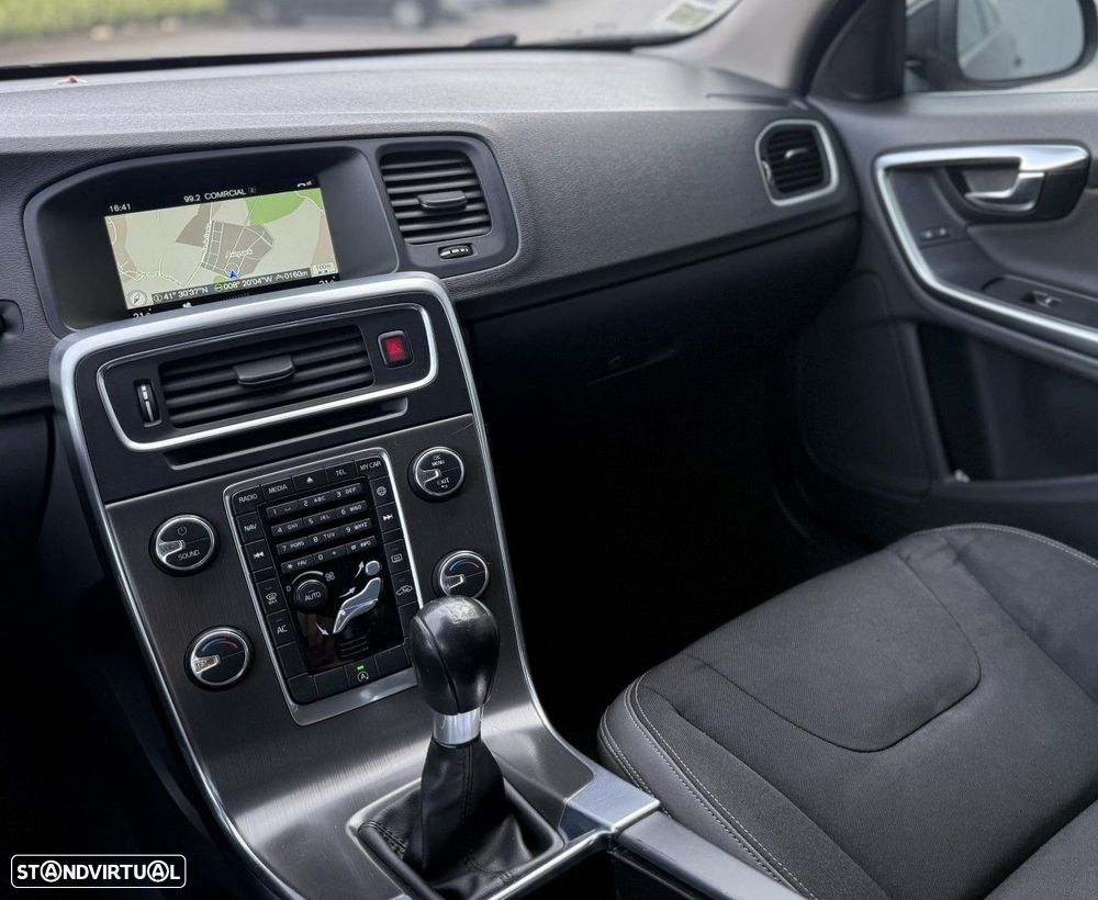 Volvo V60 1.6 D2 Drive Momentum Start/Stop - 16