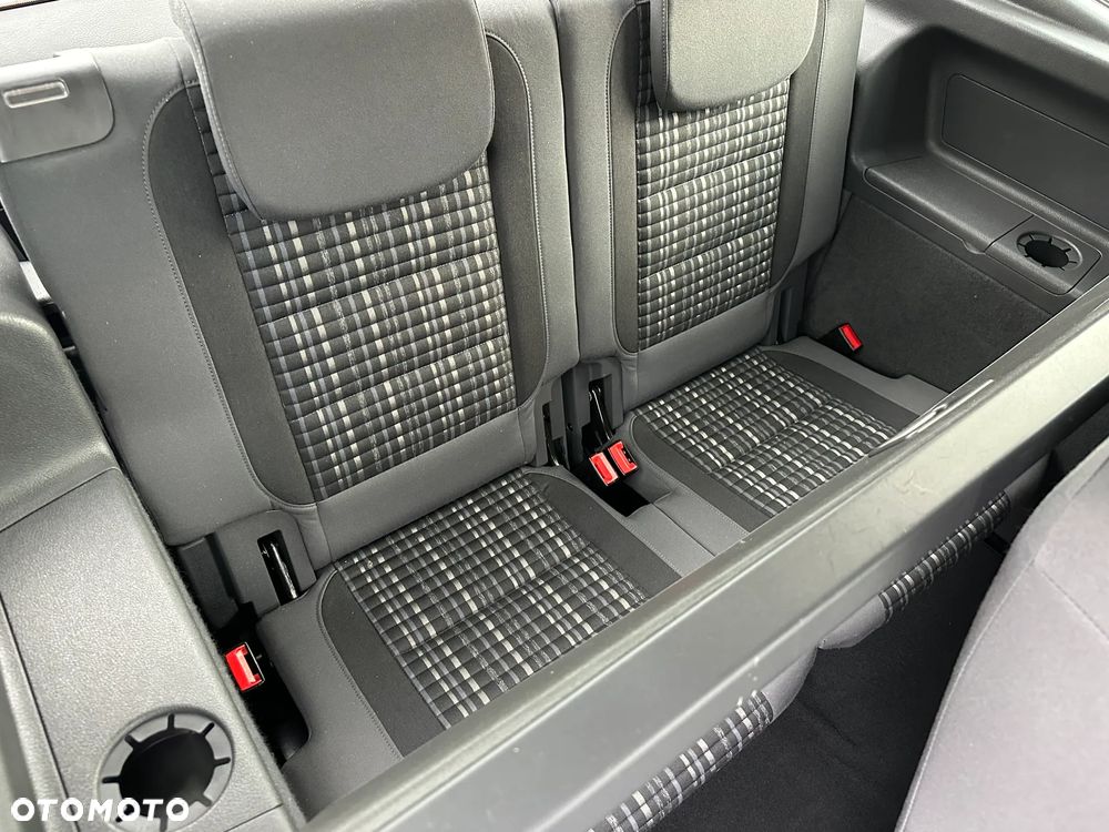 Volkswagen Touran - 23