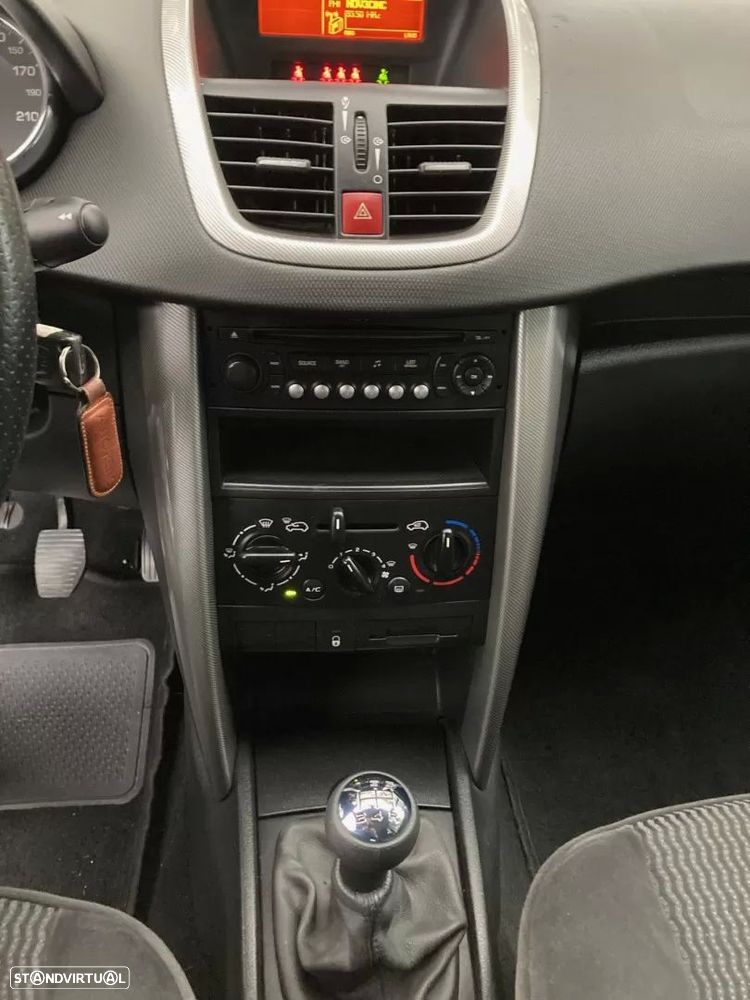 Peugeot 207 1.4 16V Trendy - 9
