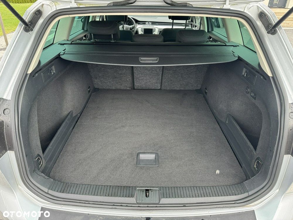 Volkswagen Passat - 25