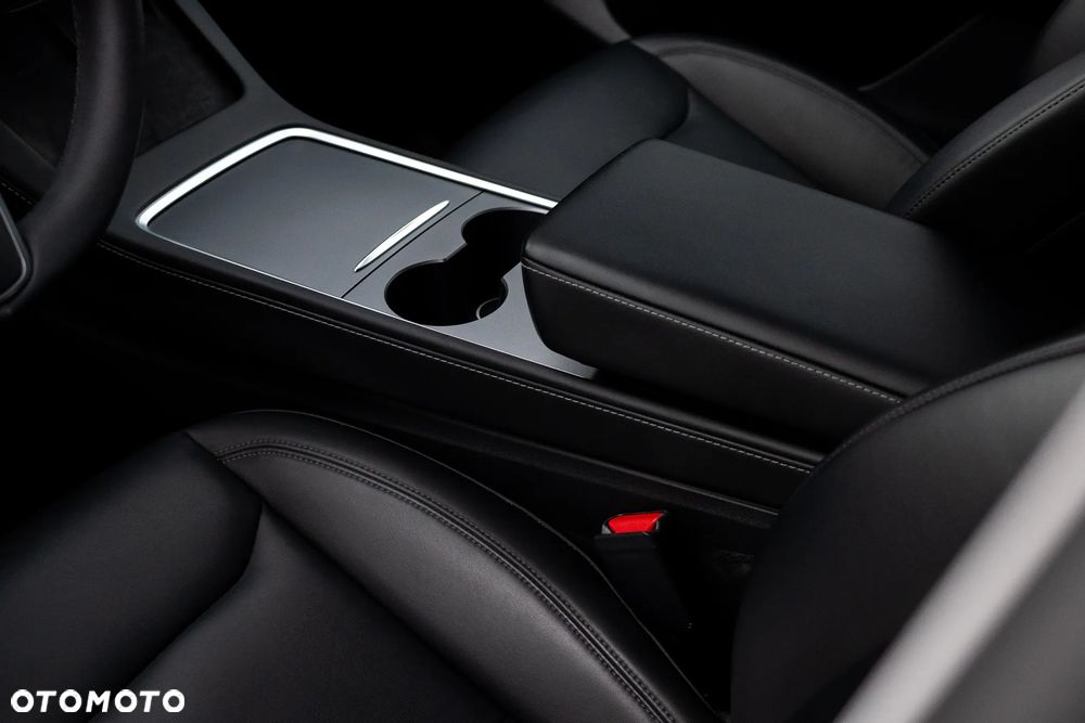 Tesla Model Y - 10