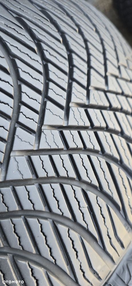 245/40/19 Wielosezonowe Westlake 6mm - 2