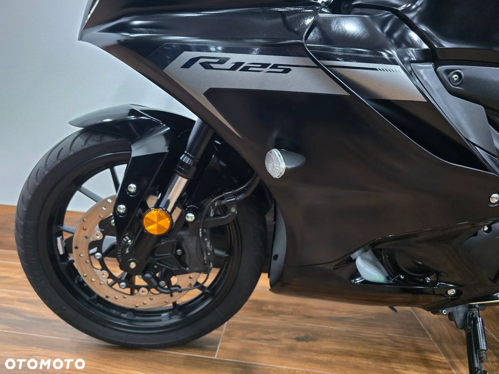 Yamaha YZF - 21