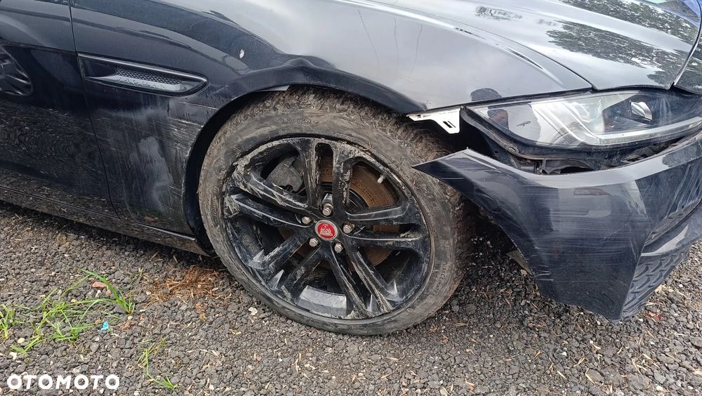 Jaguar XE 2.0 D180 R-Dynamic HSE - 8