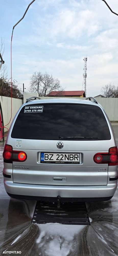 Volkswagen Sharan 1.9 TDI 4Motion Comfortline - 4