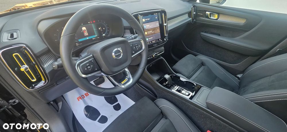 Volvo XC 40 B4 Plus Black Edition - 24