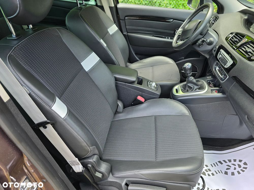 Renault Scenic dCi 130 FAP Start & Stop Bose Edition - 21