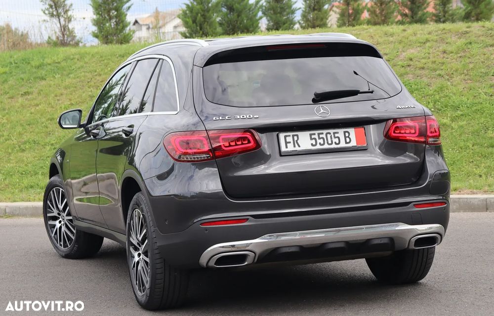 Mercedes-Benz GLC 300 e 4MATIC - 9