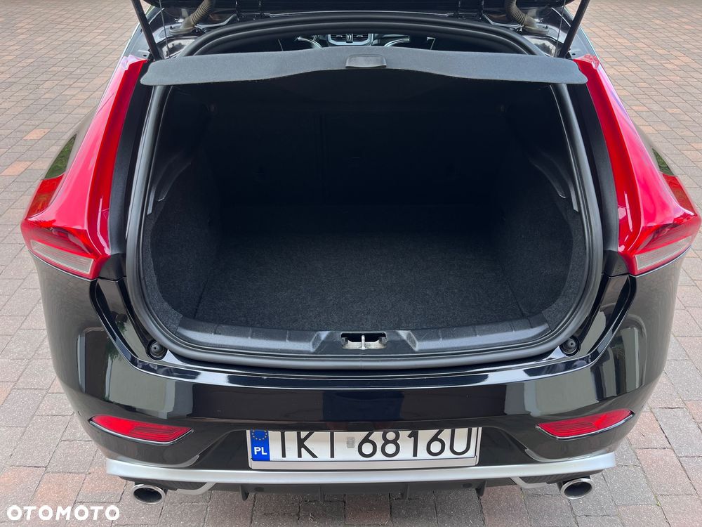 Volvo V40 D2 Drive-E R-Design Momentum - 23