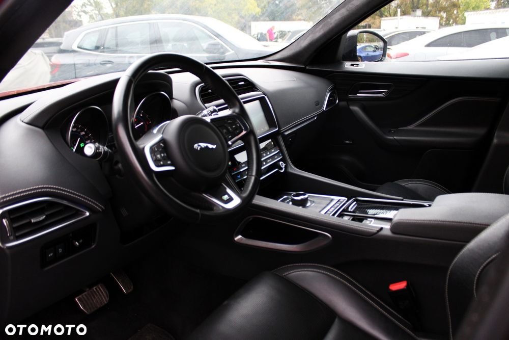Jaguar F-Pace 2.0 i4D AWD R-Sport - 11