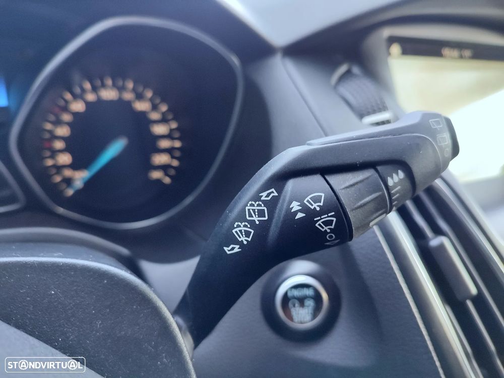 Ford Focus SW 1.0 EcoBoost Titanium - 24