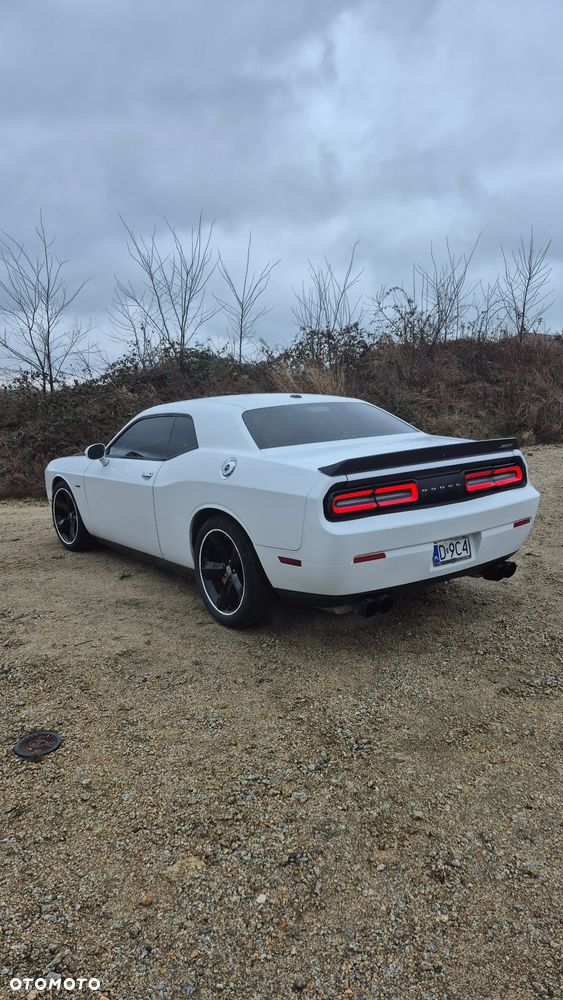 Dodge Challenger - 4