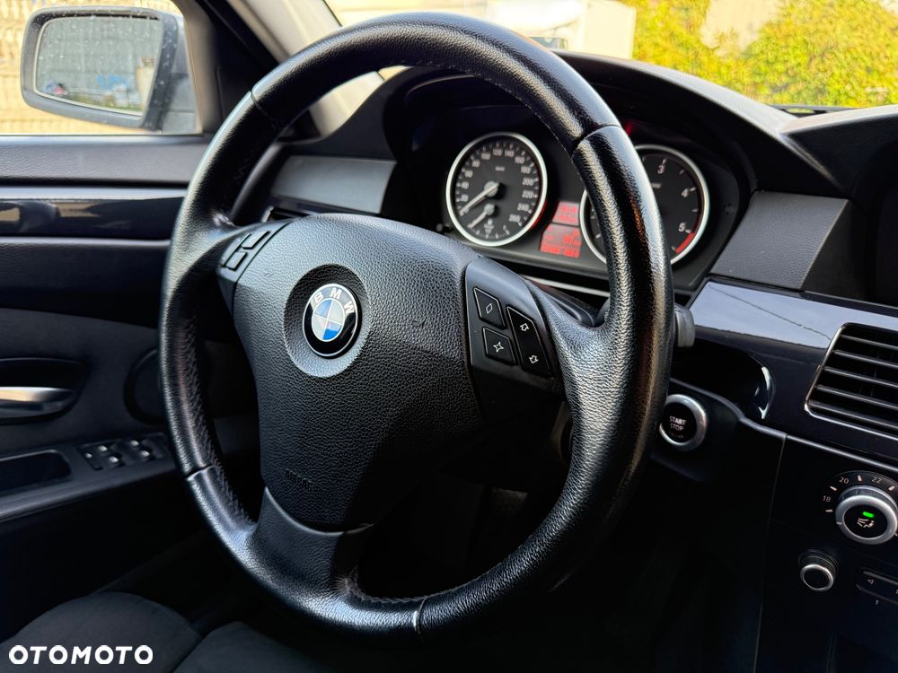 BMW Seria 5 525d - 29