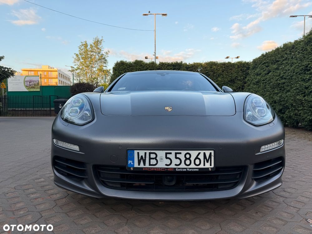 Porsche Panamera - 4