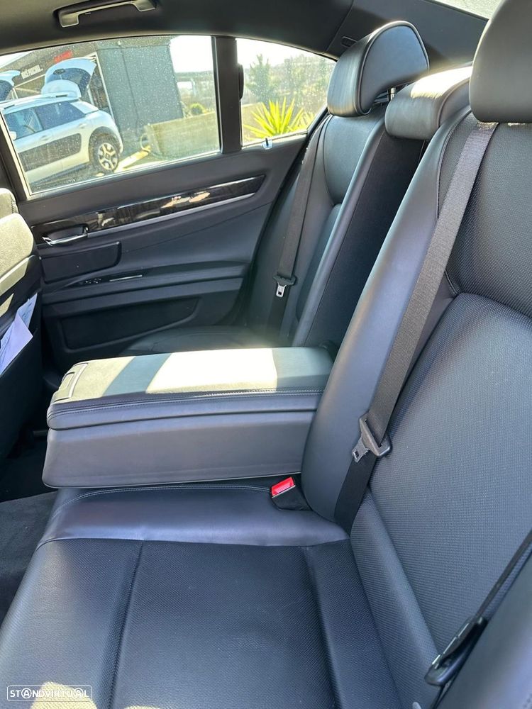 BMW 750 d xDrive Pack M - 18