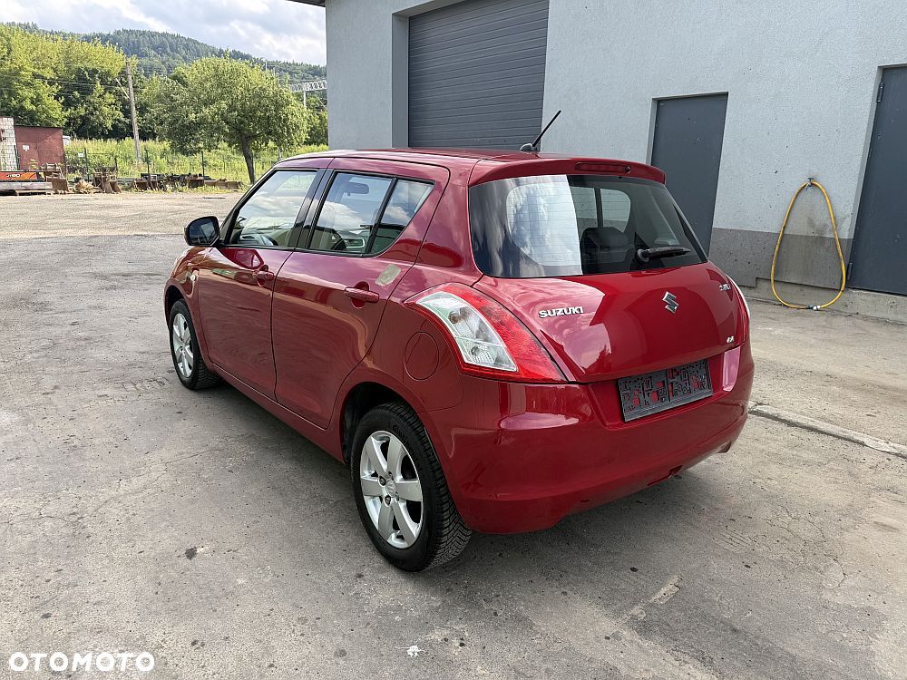 Suzuki Swift - 4