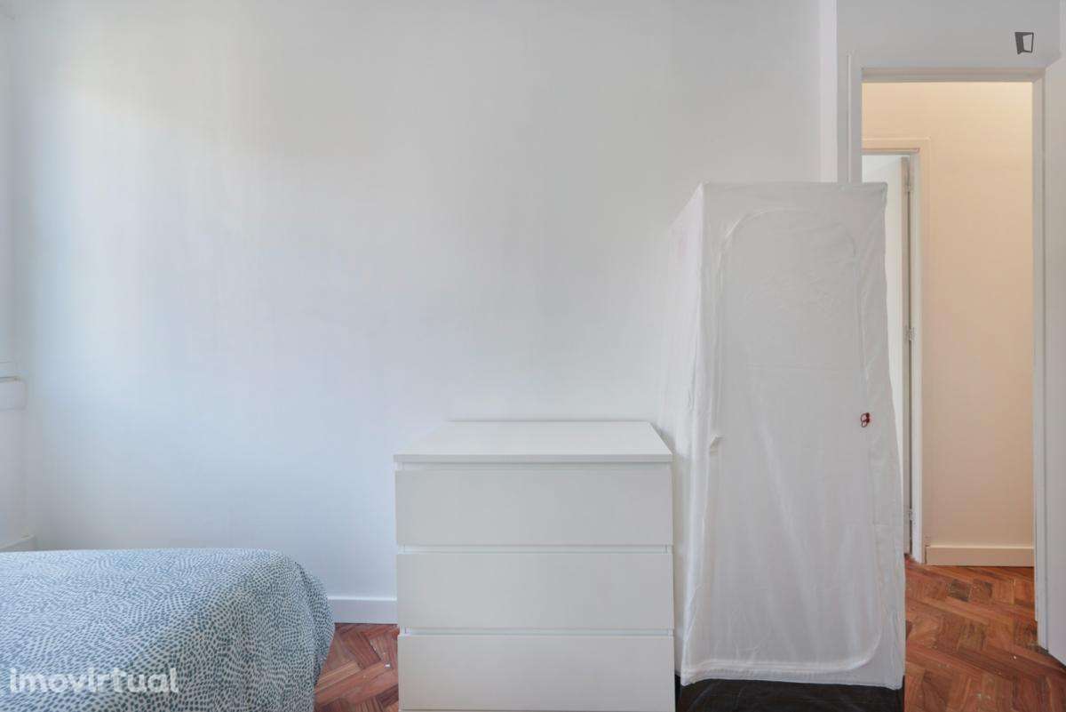 Quarto - localizado em Marquês de Pombal Lisbon - Grande imagem: 3/36
