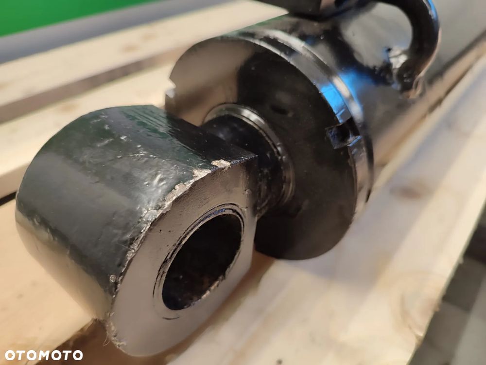 Siłownik hydrauliczny poziomowania karetki MANITOU MLT - 9