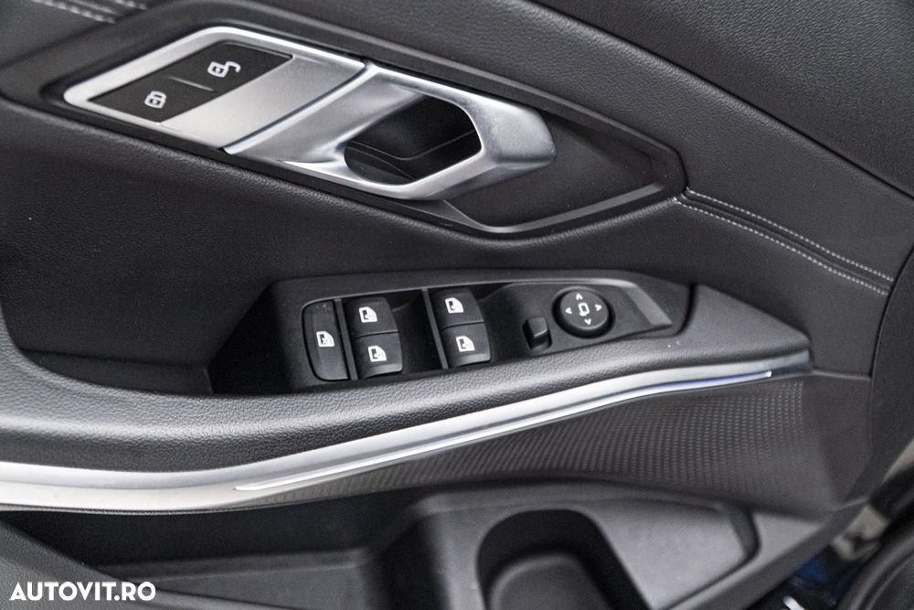 BMW Seria 3 318i Aut. Sport Line - 24