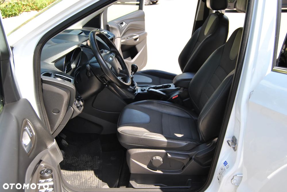 Ford Kuga 2.0 TDCi 2x4 Titanium - 24