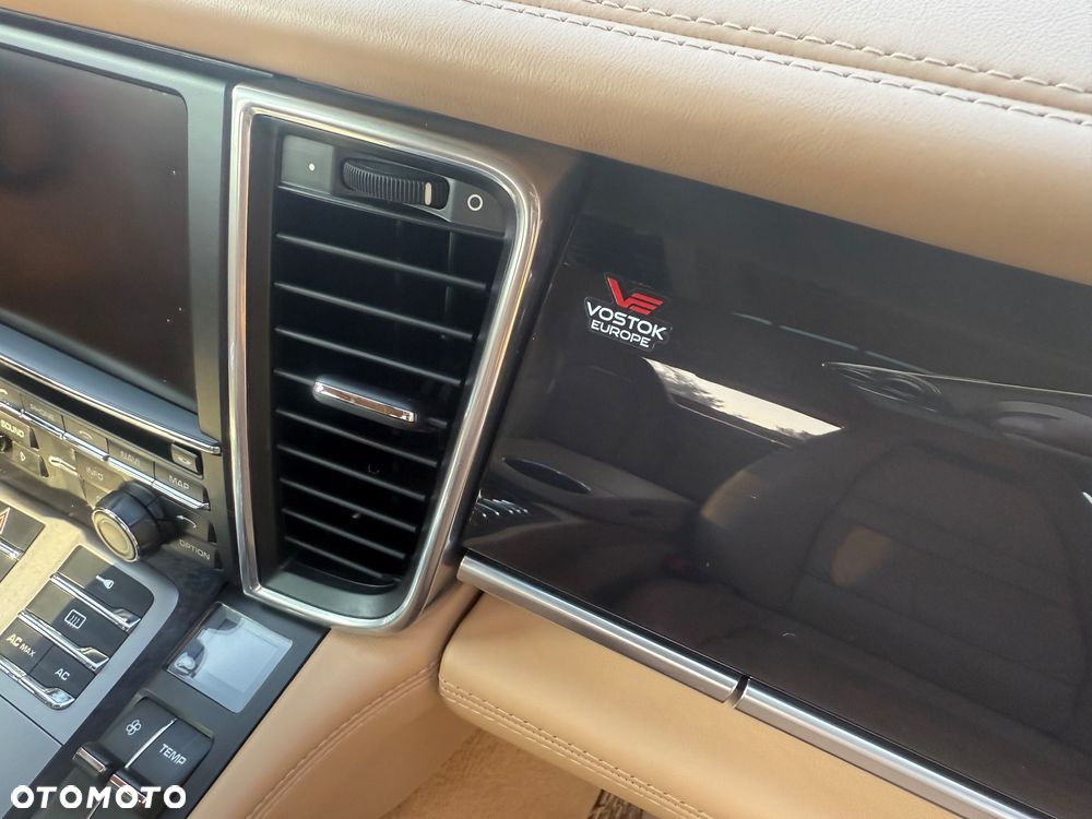 Porsche Panamera 4 PDK Platinum Edition - 19
