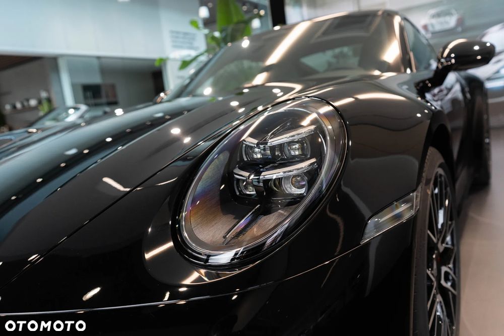 Porsche 911 Carrera 4S - 38