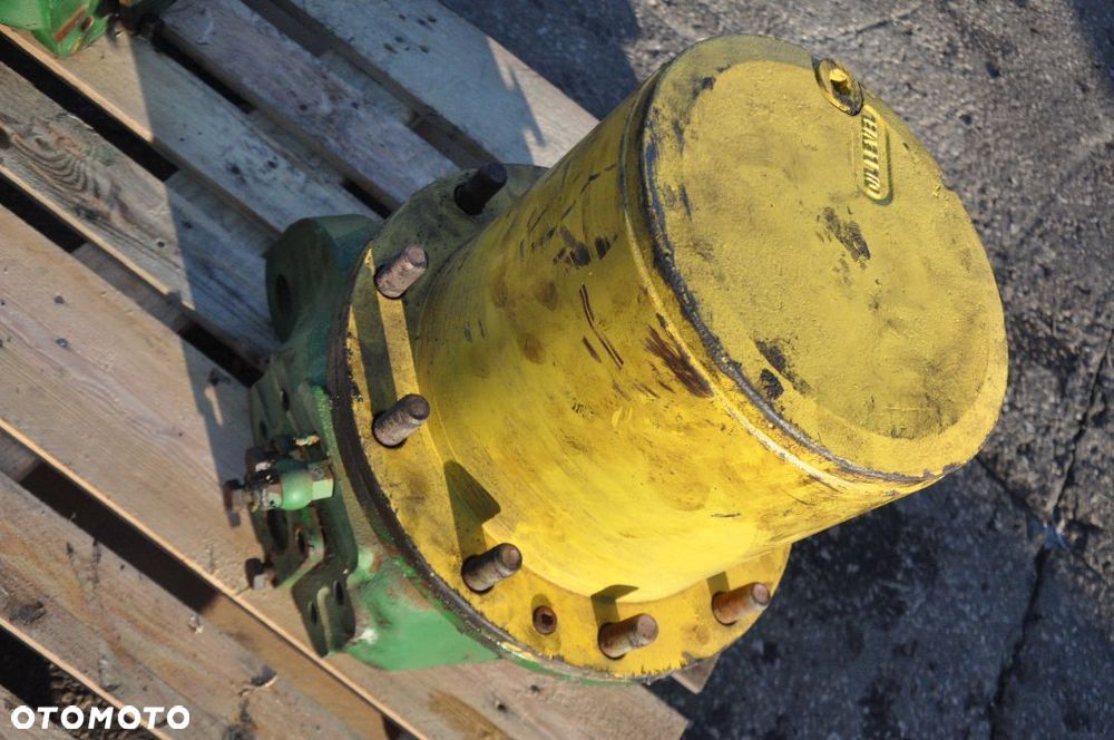 ZWOLNICA PIASTA ZWROTNICA  JOHN DEERE 6215R 75506076619 / 7550603702 - 4