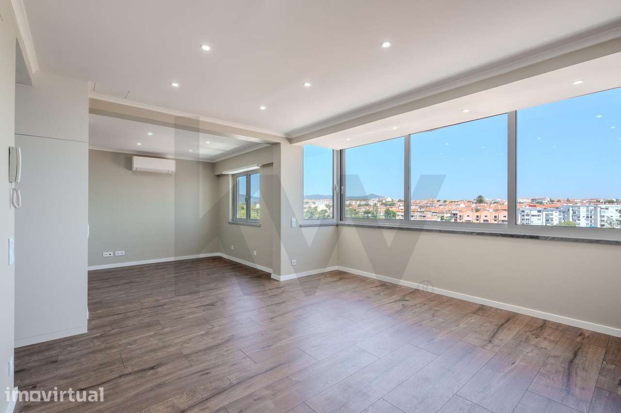 T2 Totalmente remodelado a estrear com vista mar e Cascais