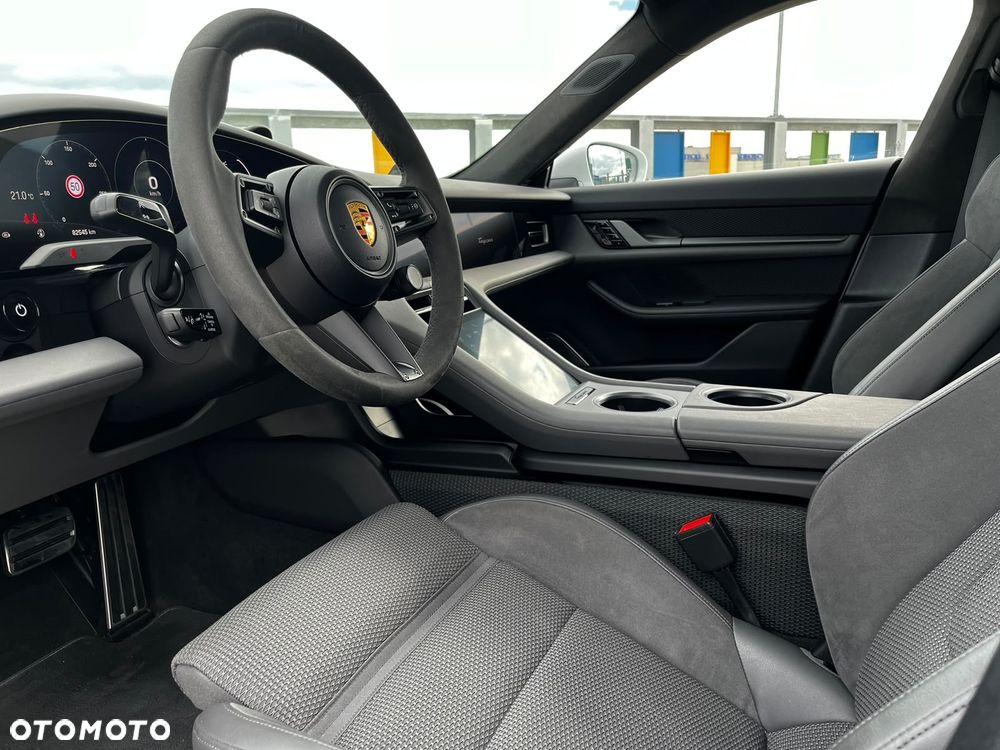 Porsche Taycan Turbo - 22